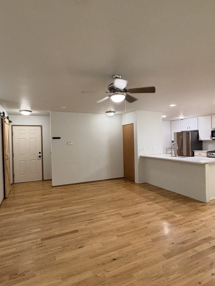 1266 Hudson St #1 - Photo 4 of 31