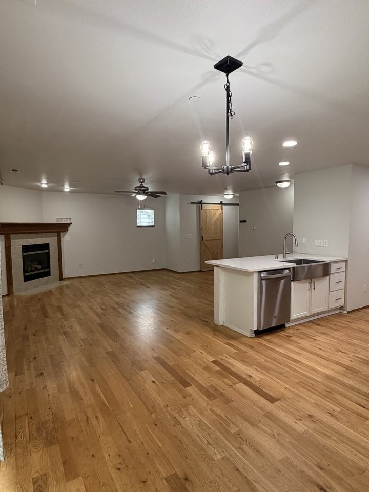 1266 Hudson St #1 - Photo 6 of 31