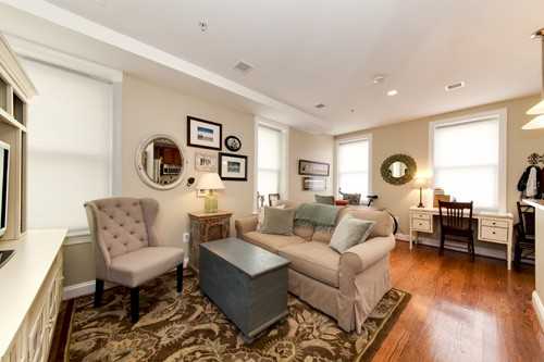 1840 Vernon St Nw #205 - Photo 4 of 10