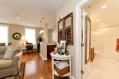 1840 Vernon St Nw #205 - Photo 6 of 10