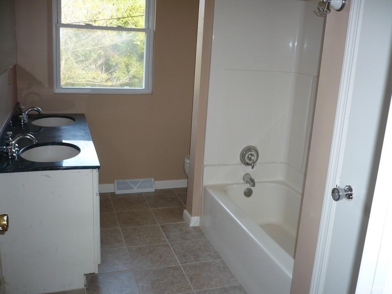 2510 N Fritz Dr - Photo 3 of 19