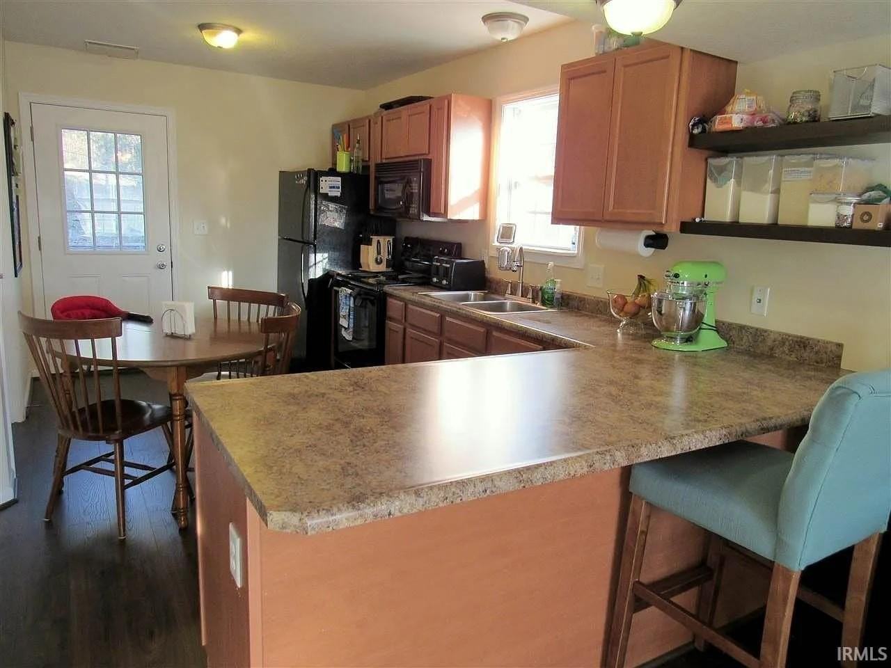 1436 W 6th St - Photo 3 of 9