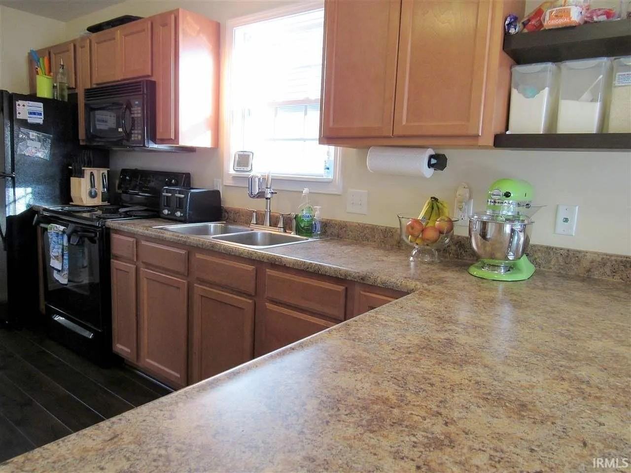 1436 W 6th St - Photo 4 of 9