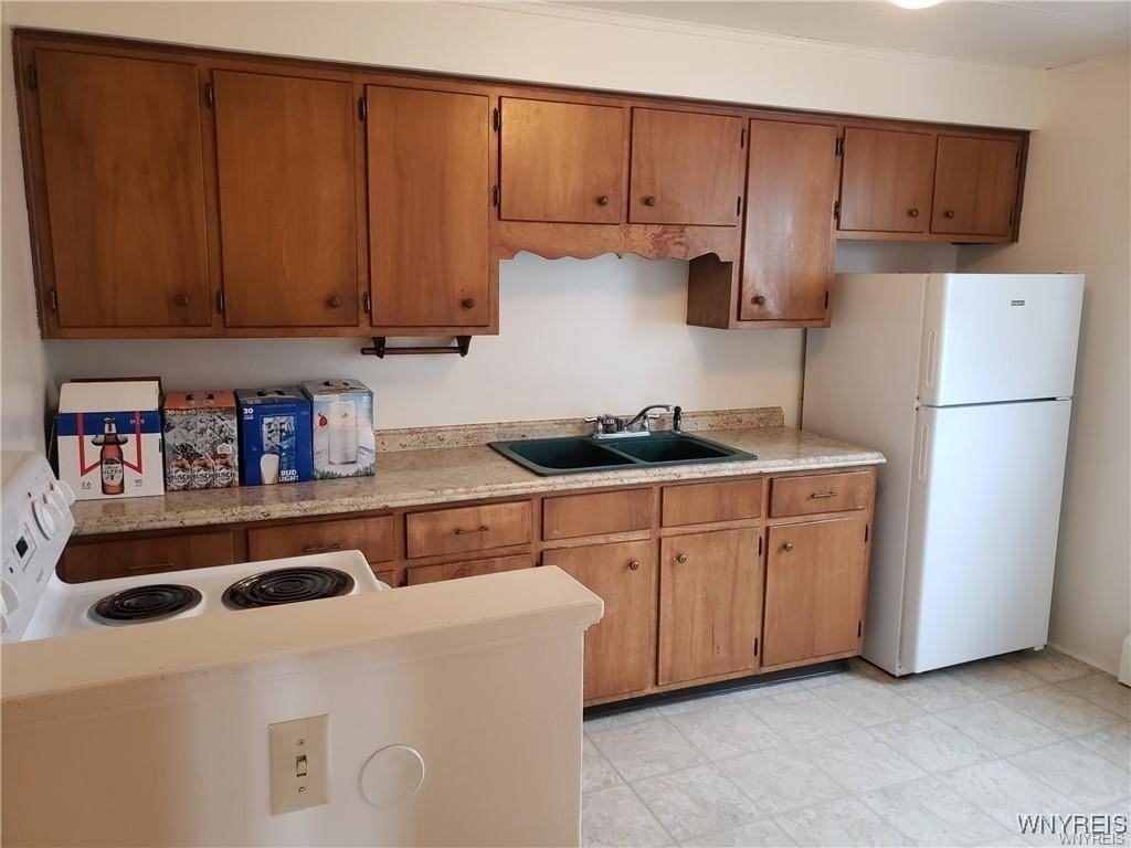 10 Washington St Apt 4 #4 - Photo 3 of 12