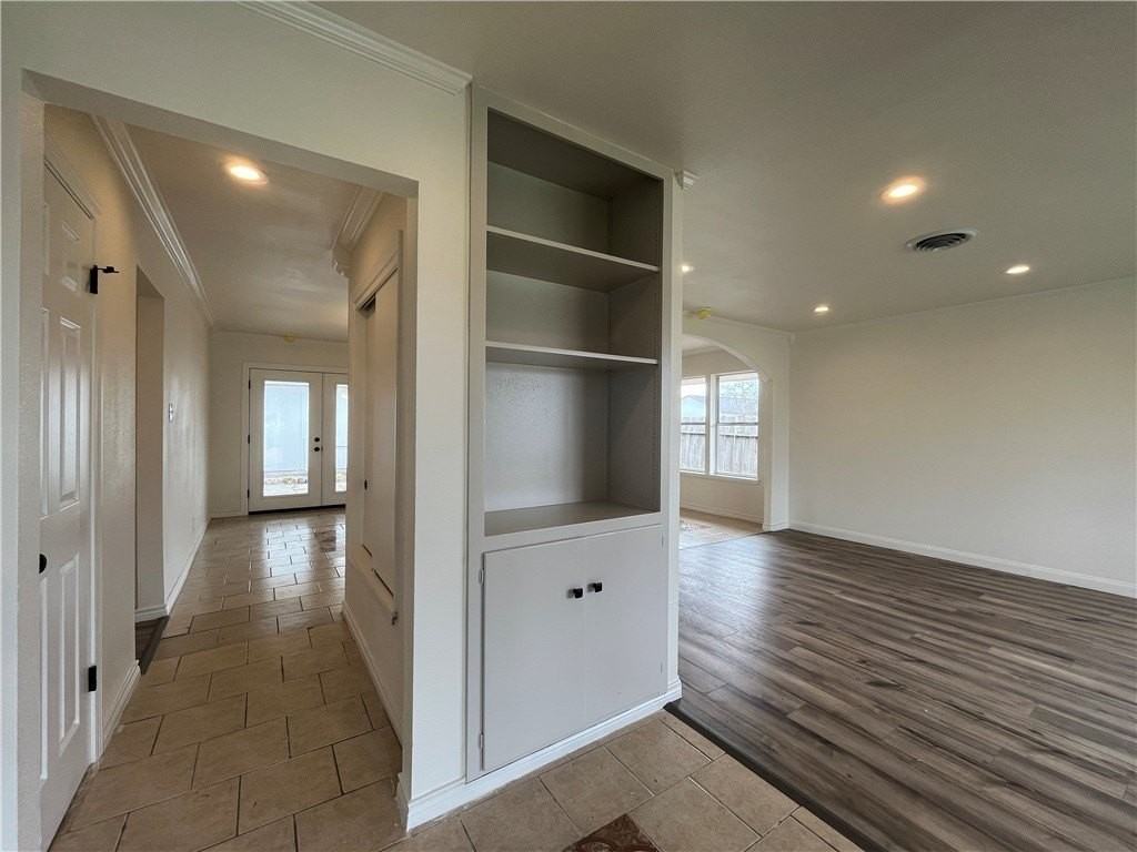 1041 Brawner Pkwy - Photo 2 of 22