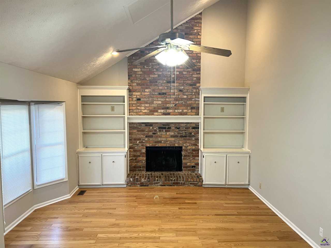 122 N Springs Ct - Photo 2 of 28