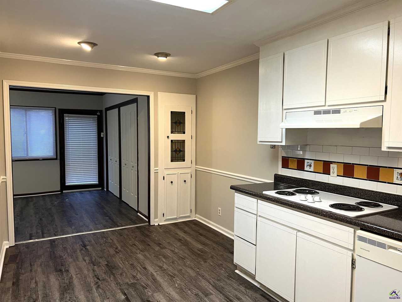 122 N Springs Ct - Photo 7 of 28