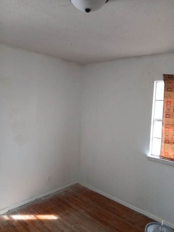 215 E 53rd St N - Photo 2 of 7