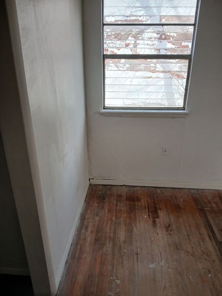 215 E 53rd St N - Photo 3 of 7