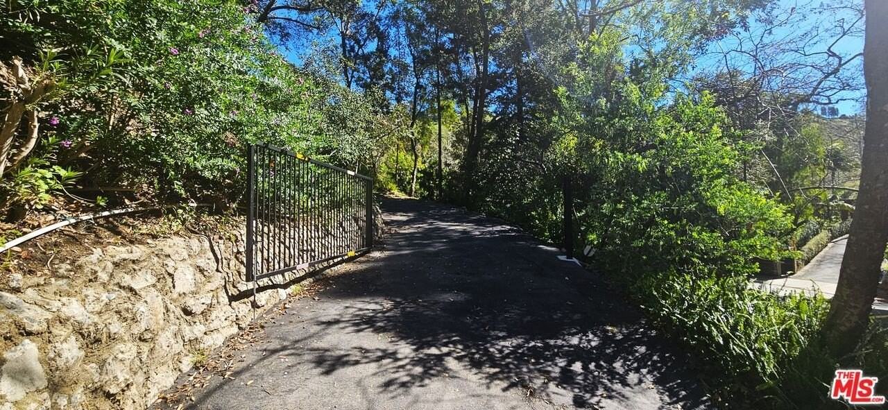 7503 Willow Glen Rd - Photo 3 of 45