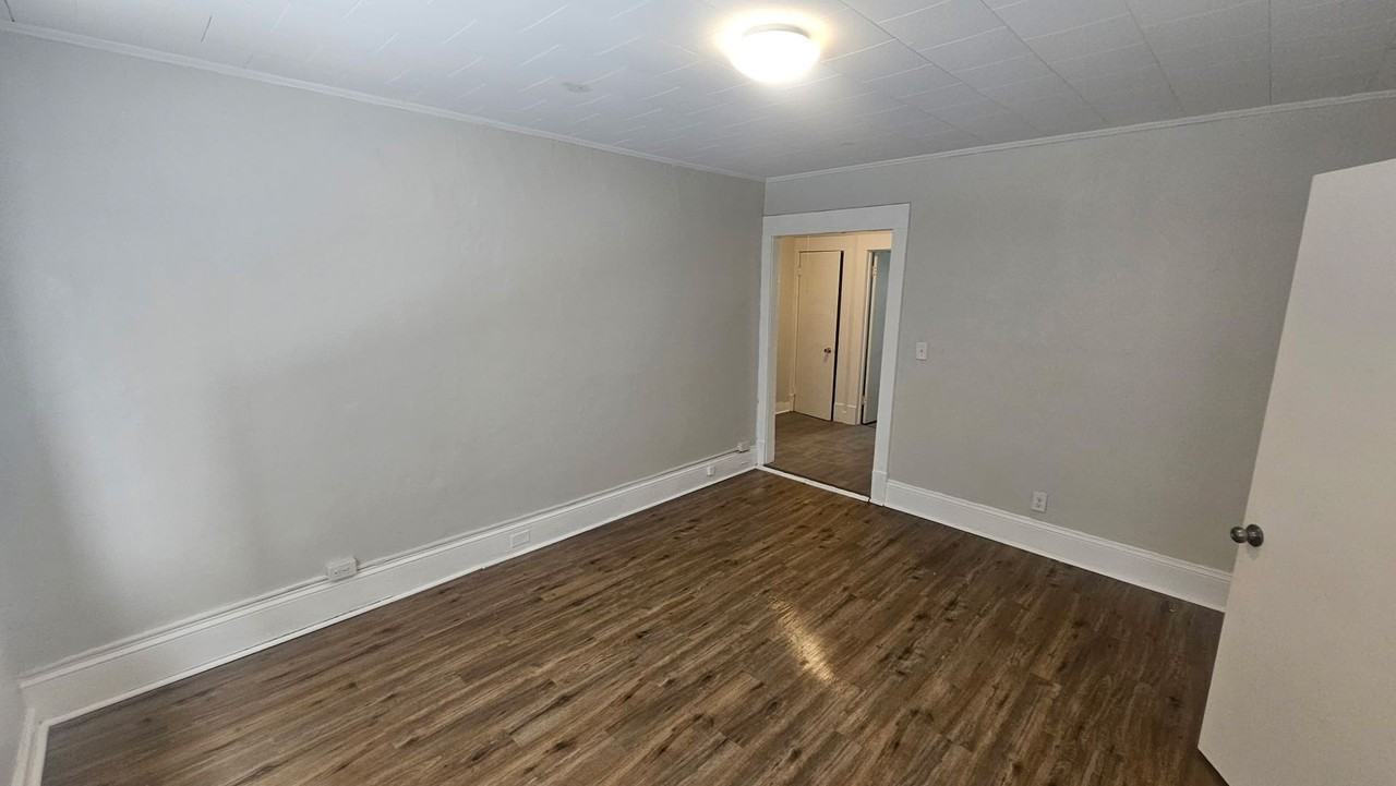 Pearl Street - Photo 4 of 11