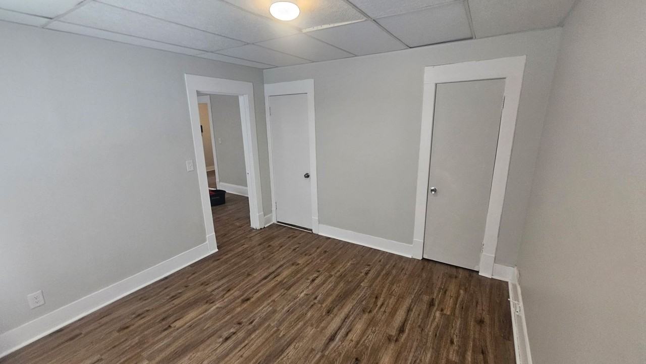 Pearl Street - Photo 6 of 11