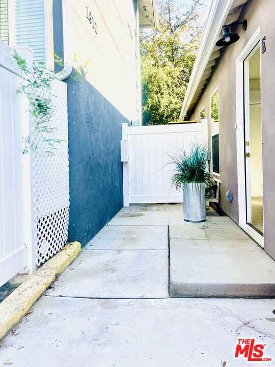 1812 W Glenoaks Blvd Apt E #E - Photo 4 of 16