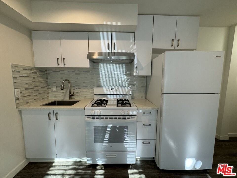 5813 Harold Way - Photo 3 of 12