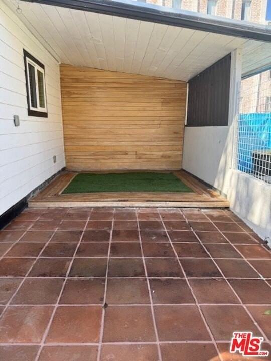 607 N Gower St - Photo 2 of 12