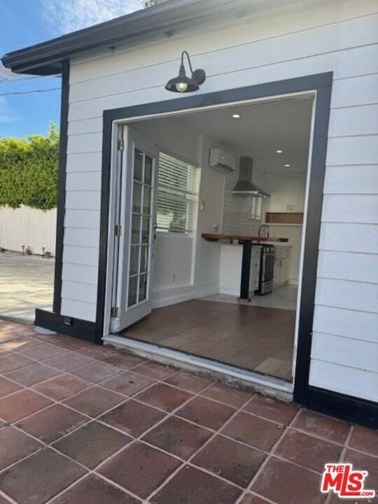 607 N Gower St - Photo 4 of 12