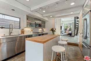 720 Brooks Ave - Photo 1 of 1