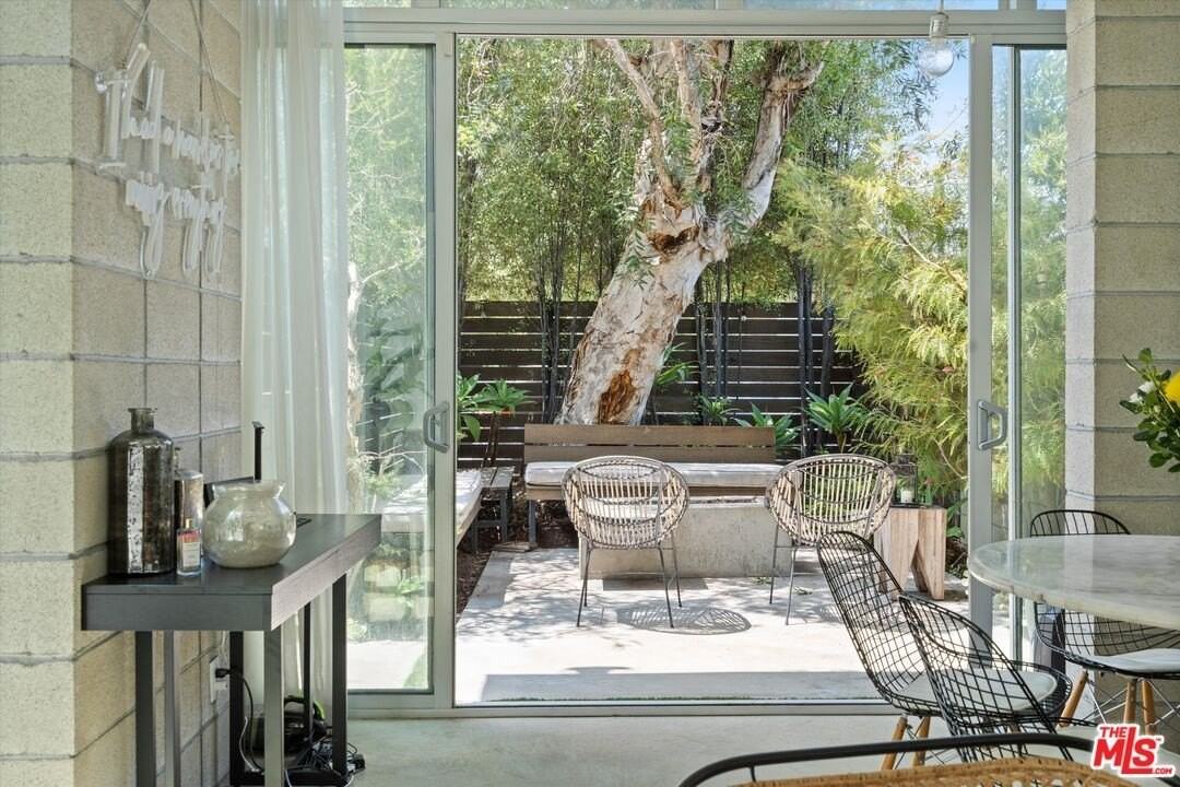 720 Brooks Ave - Photo 6 of 36