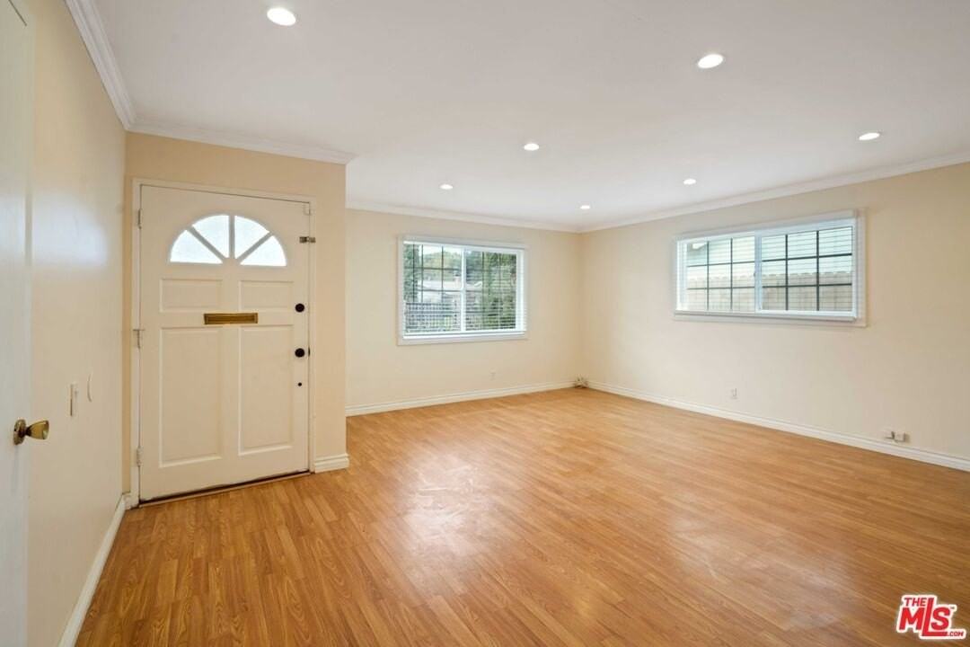 6558 Neddy Ave - Photo 3 of 25