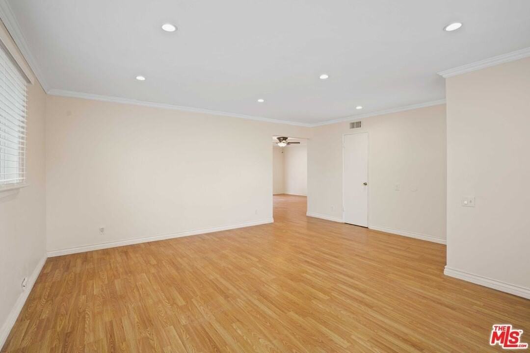 6558 Neddy Ave - Photo 4 of 25