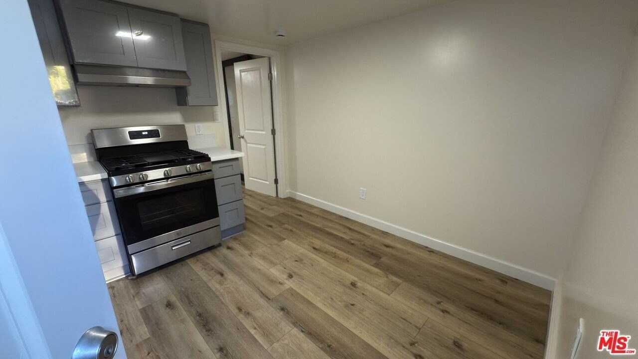 385 Redondo Ave Apt C - Photo 6 of 10