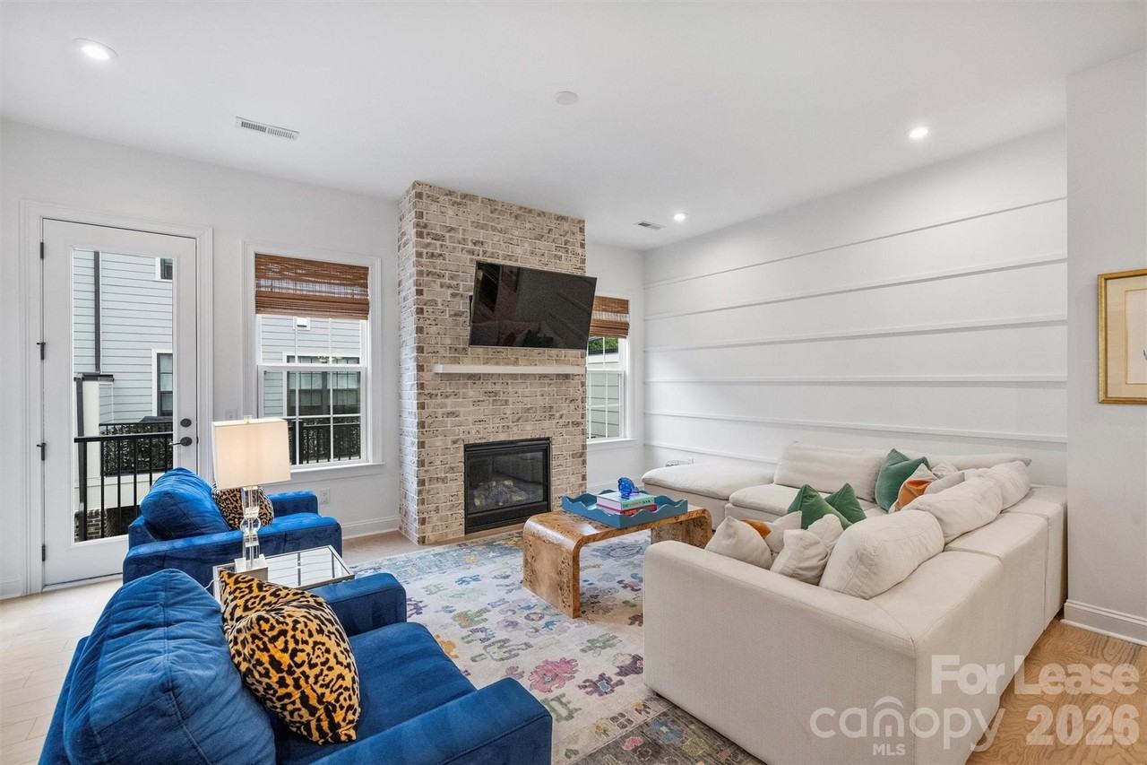 5038 Harrowsmith Ln - Photo 6 of 33