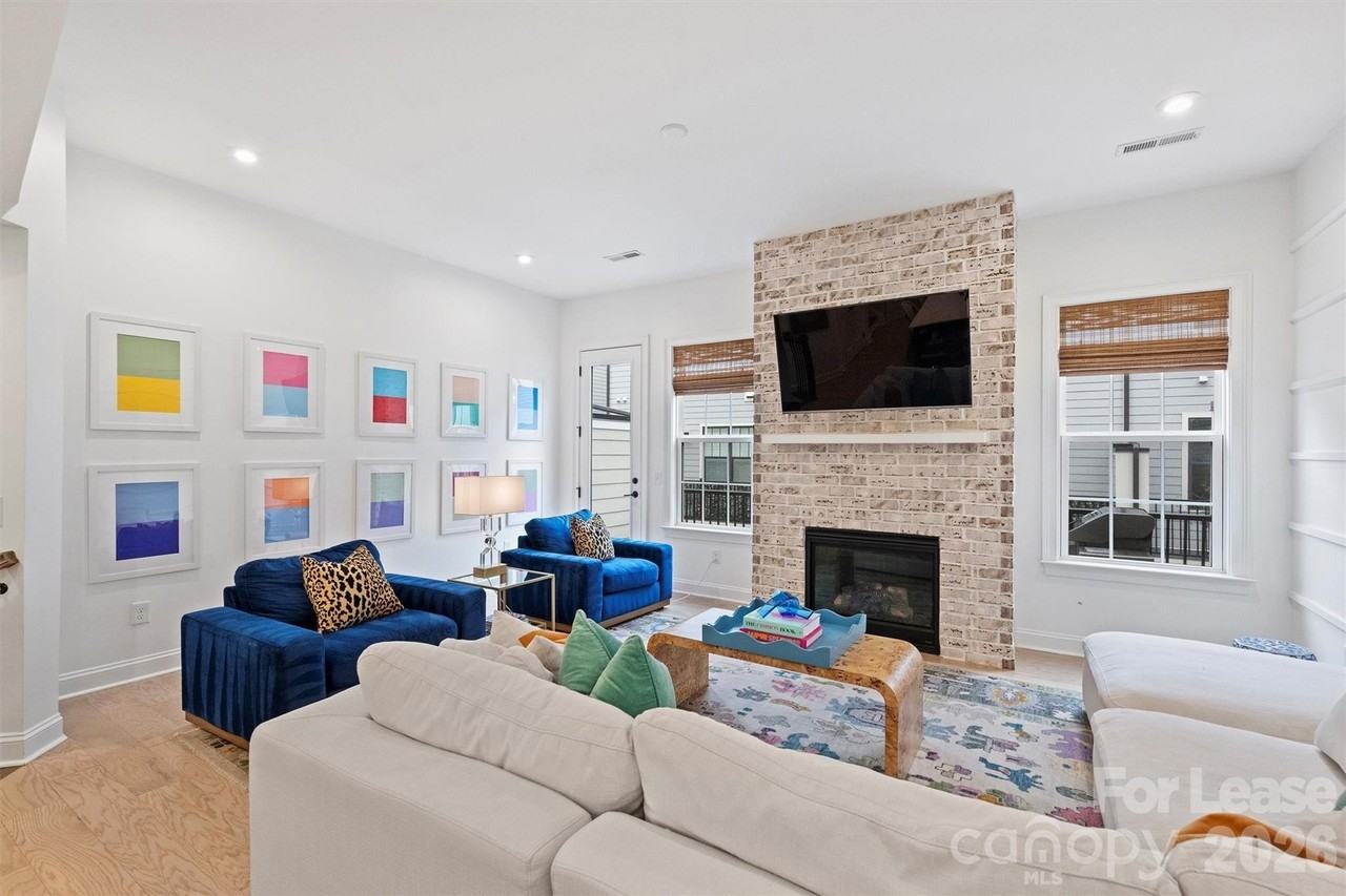 5038 Harrowsmith Ln - Photo 7 of 33