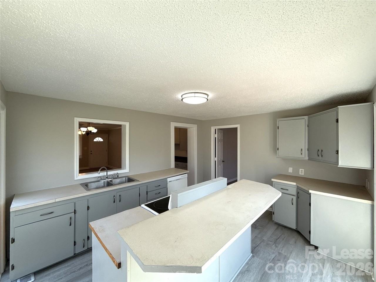 513 Rhodes Ave - Photo 5 of 19