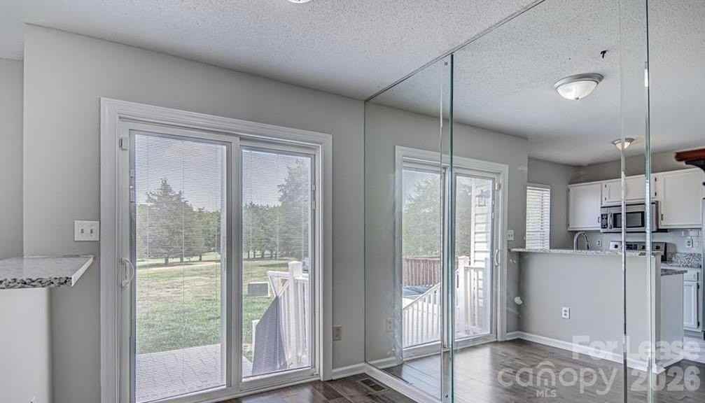 8215 Circle Tree Ln - Photo 6 of 18