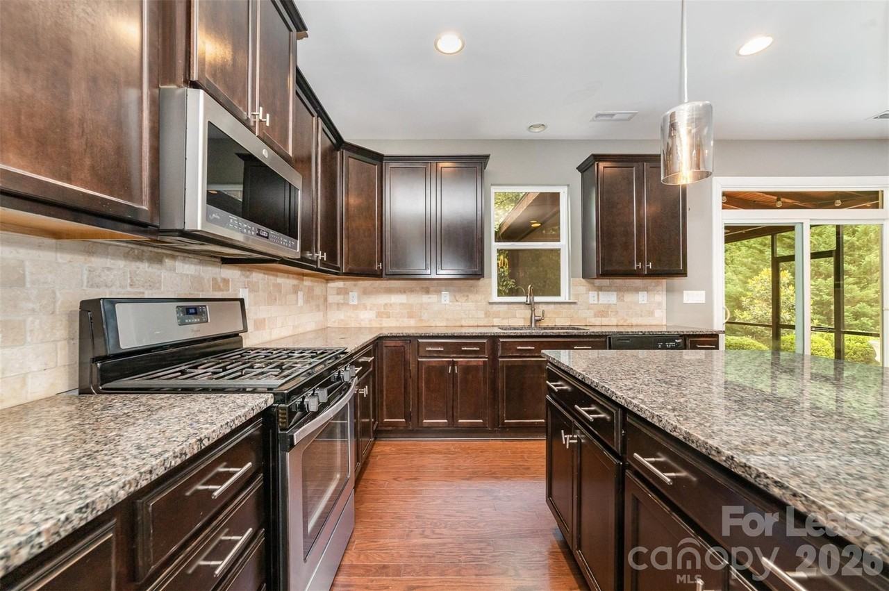 3004 Fallondale Rd - Photo 3 of 31