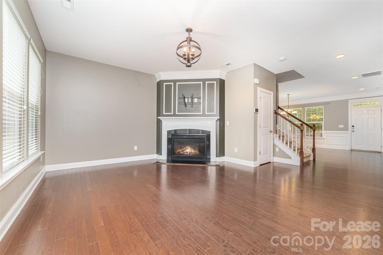 3004 Fallondale Rd - Photo 5 of 31