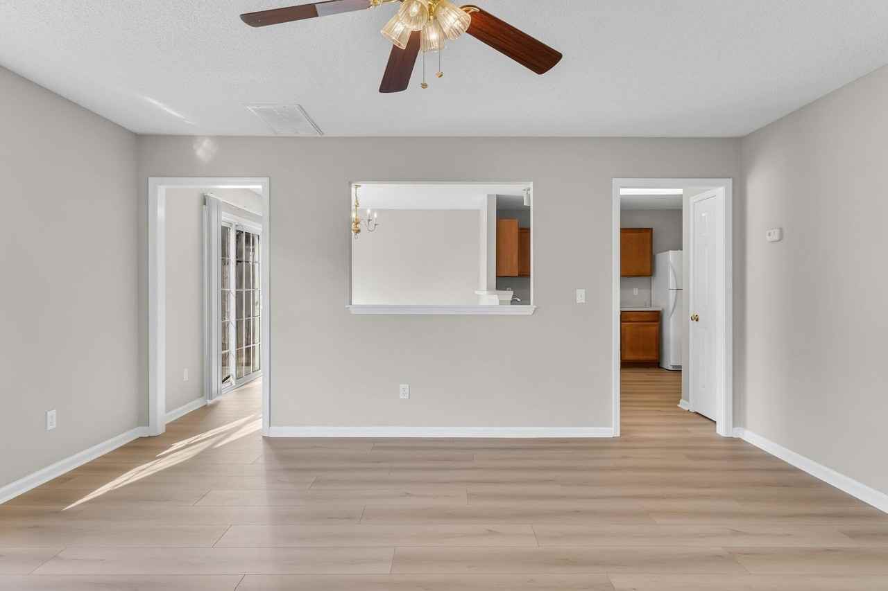 131 Patriot Ln - Photo 3 of 33