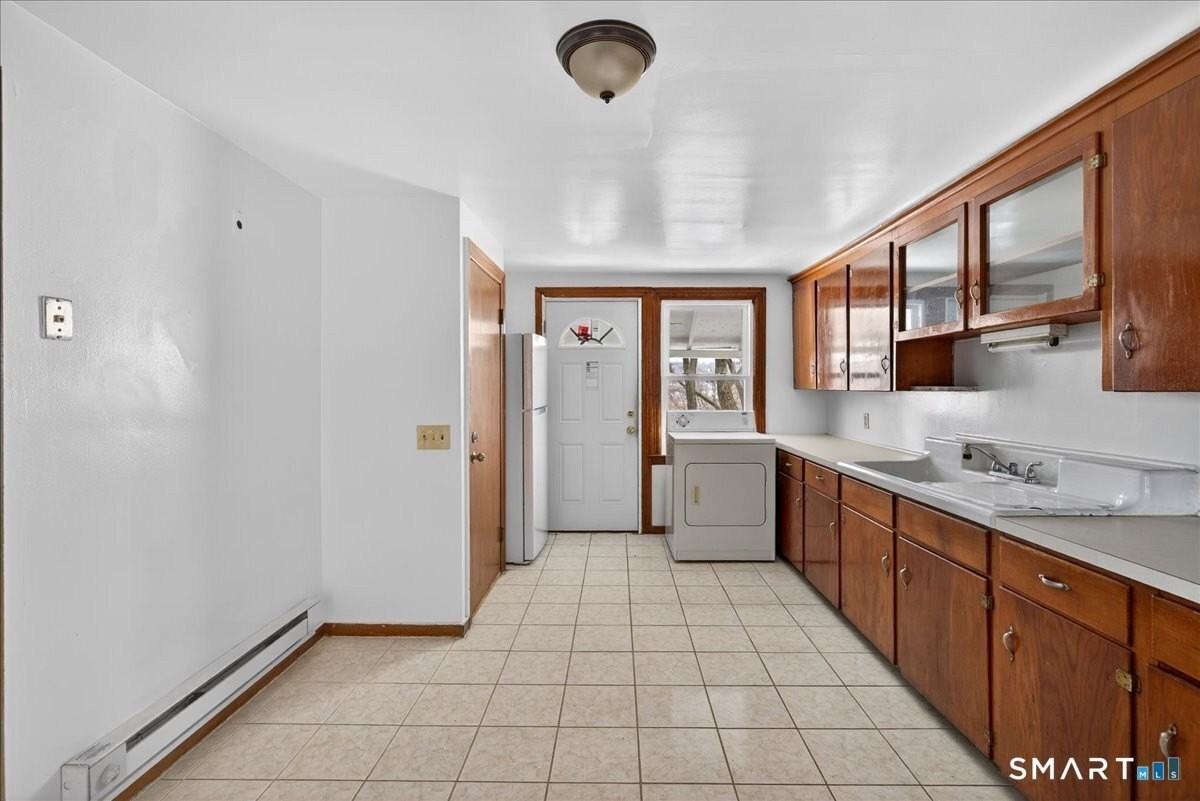 253 Olivia St 3rd Fl - Photo 5 of 26