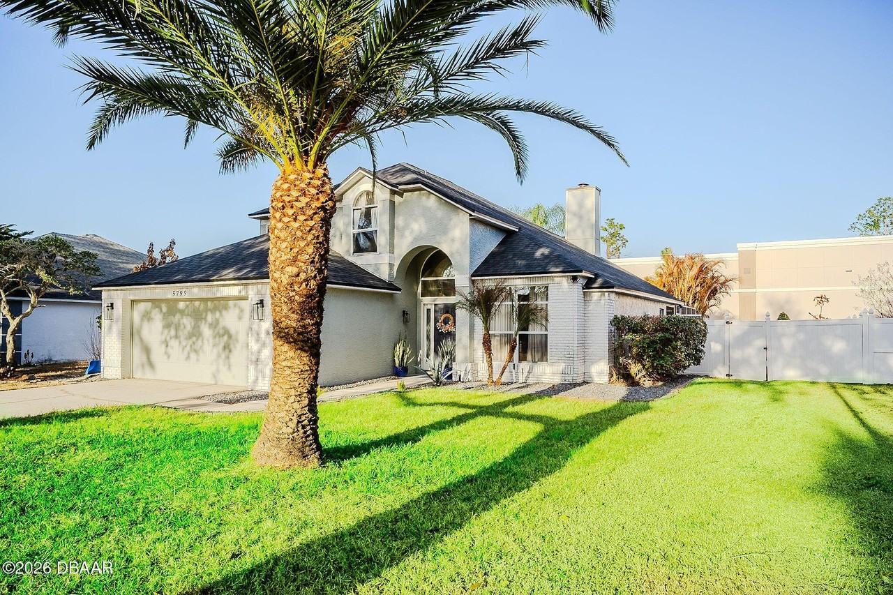 5795 Windsor Hill Dr - Photo 3 of 50