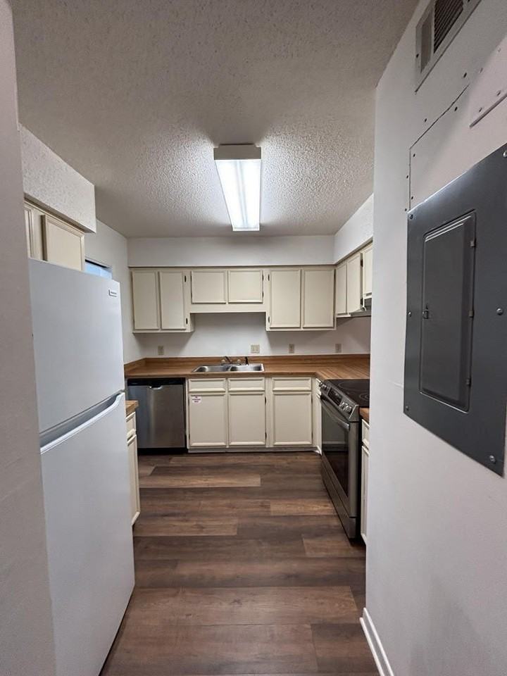 25 Cape Dr Nw Apt B - Photo 4 of 12