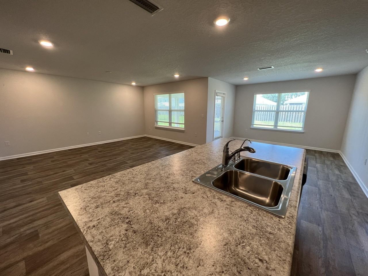 399 This Way - Photo 2 of 29