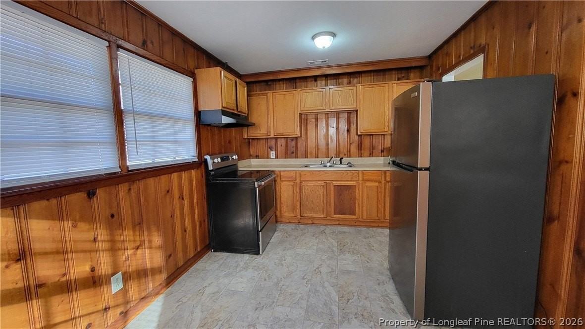 209 E 15th St - Photo 3 of 10