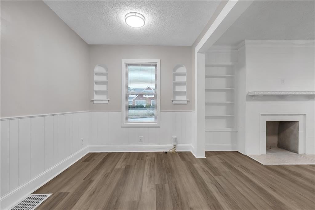 1683 Candler Rd - Photo 5 of 24