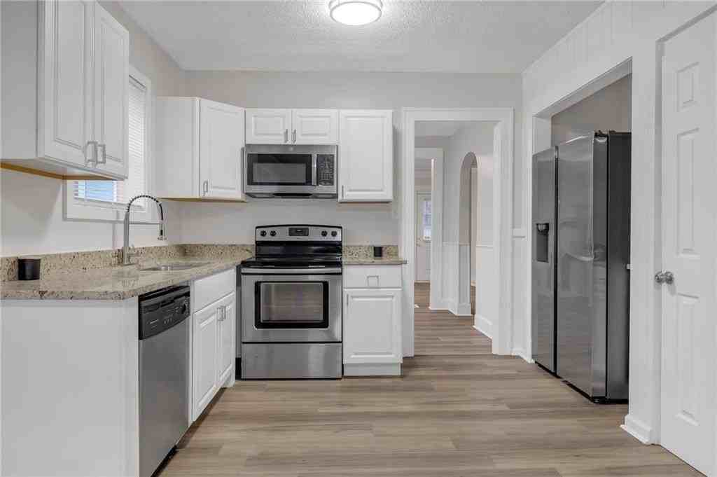 1683 Candler Rd - Photo 7 of 24