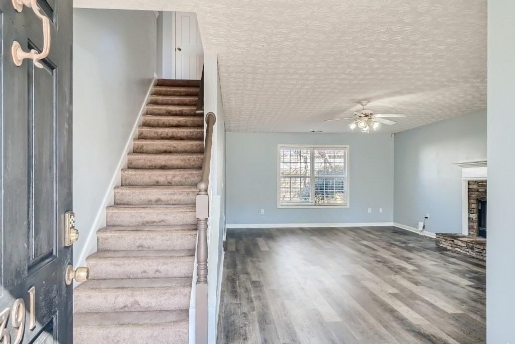 391 Lake Valley Dr - Photo 4 of 25