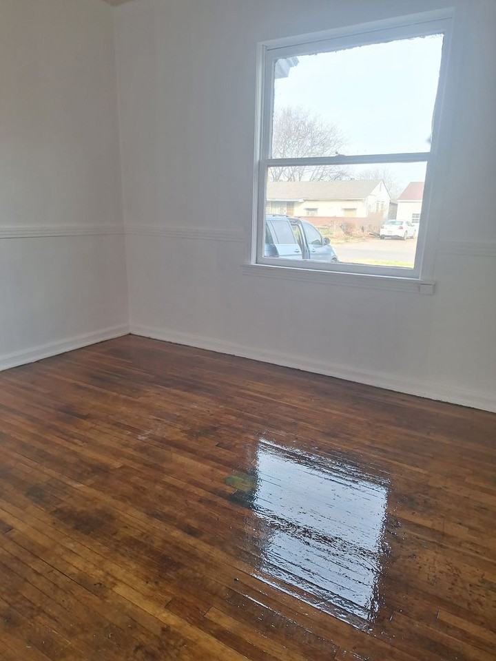 4514 N Frankfort Ave - Photo 2 of 7