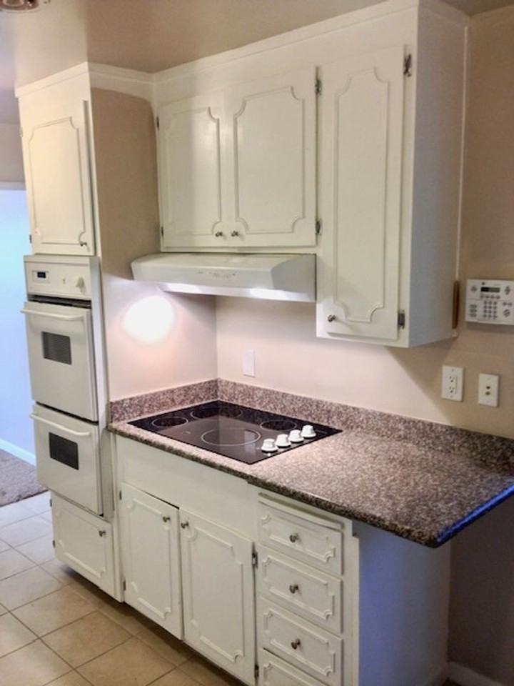 145 Manhattan Dr - Photo 2 of 7