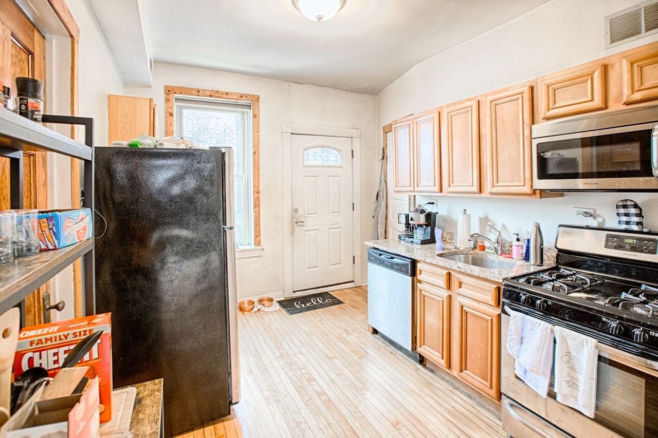 1018 N Campbell Ave - Photo 5 of 11