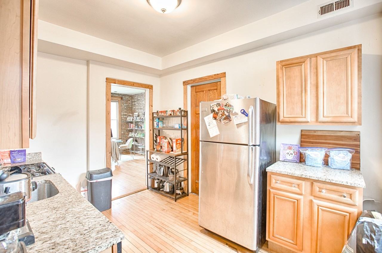 1018 N Campbell Ave - Photo 6 of 11