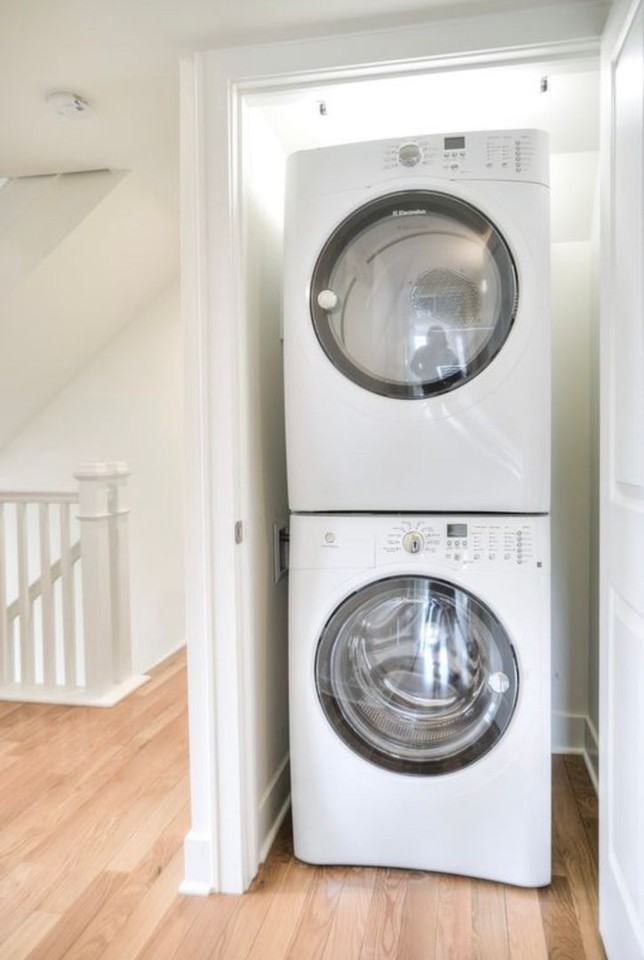 924 Catherine St - Photo 2 of 5