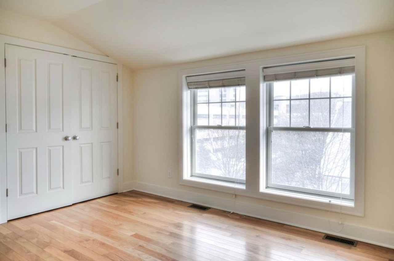 924 Catherine St - Photo 3 of 5