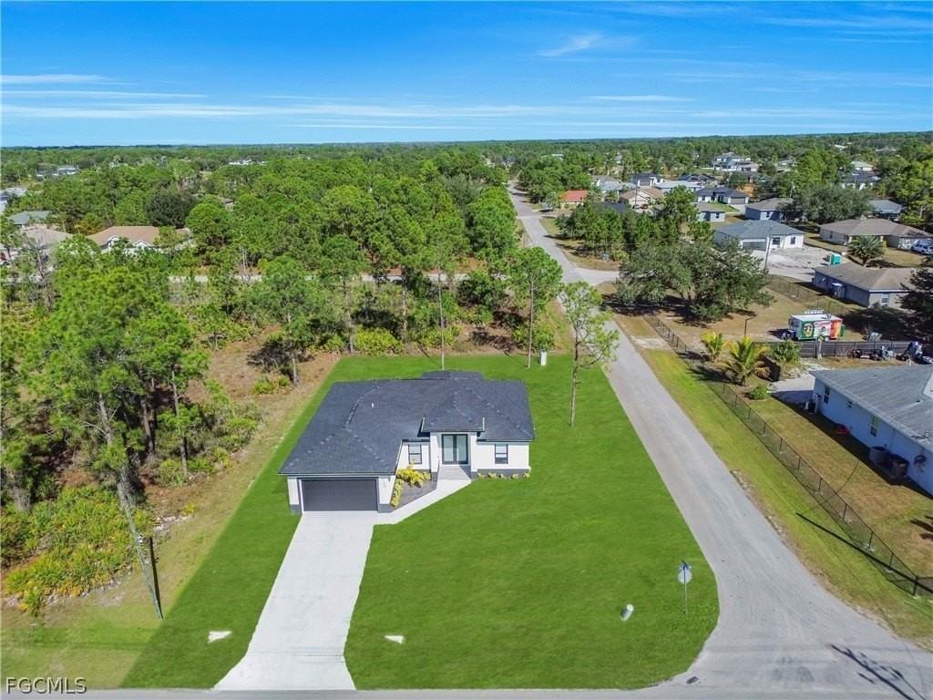 2700 42nd St W - Photo 4 of 47