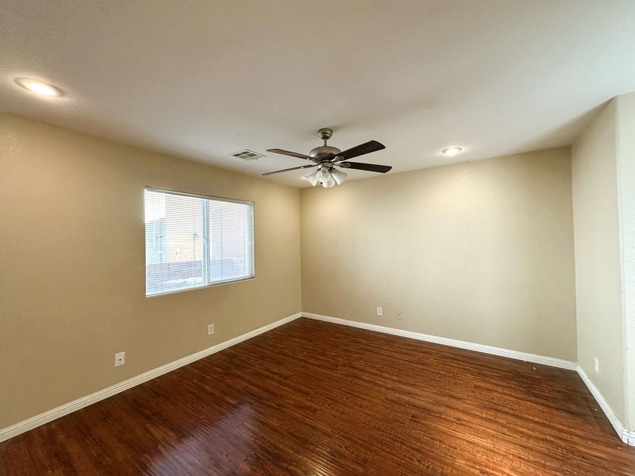 9272 Nerone Ave - Photo 4 of 20