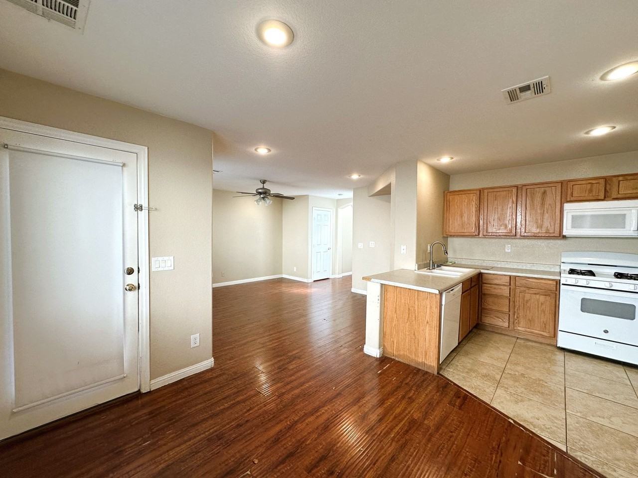 9272 Nerone Ave - Photo 7 of 20