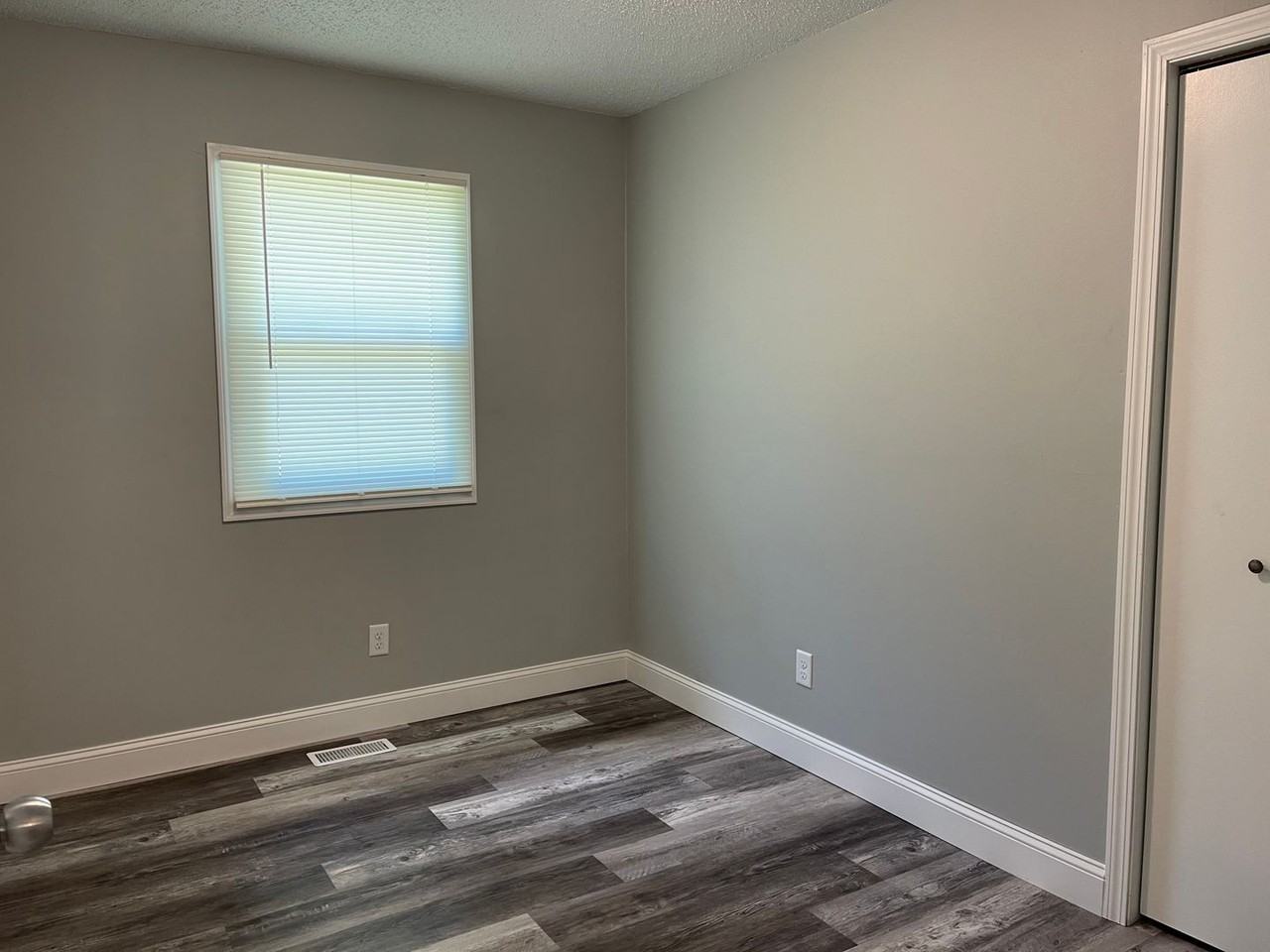 413 Kansas Dr - Photo 6 of 7